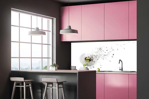 Der Glaser Urban. Innenausbau mit Glas im Bad und in der Küche.